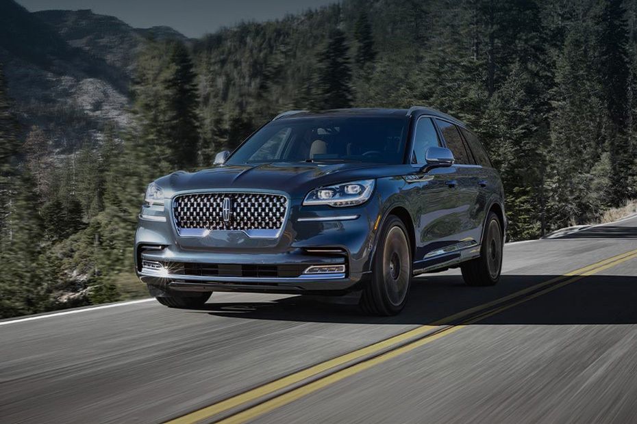 Lincoln Aviator (2023-2024) Front Cross Side View Lincoln Aviator (2023-2024) Front Cross Side View