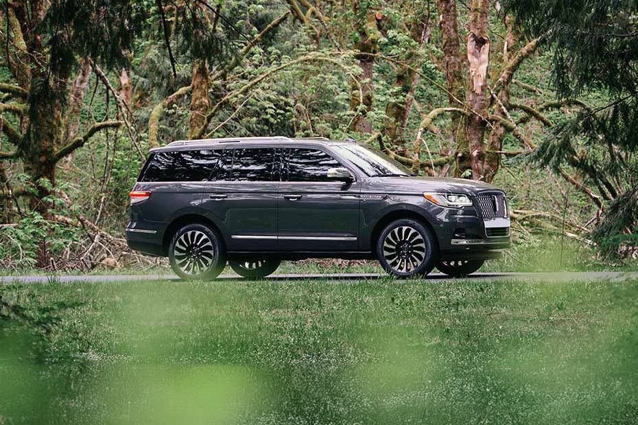 Lincoln Navigator Full Side View Lincoln Navigator Full Side View
