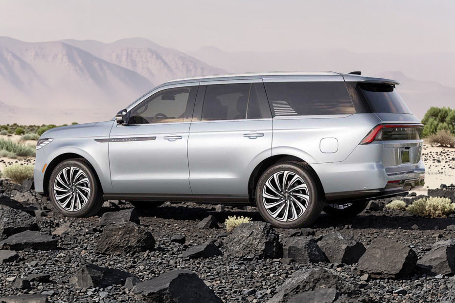 Navigator Rear Medium Side View