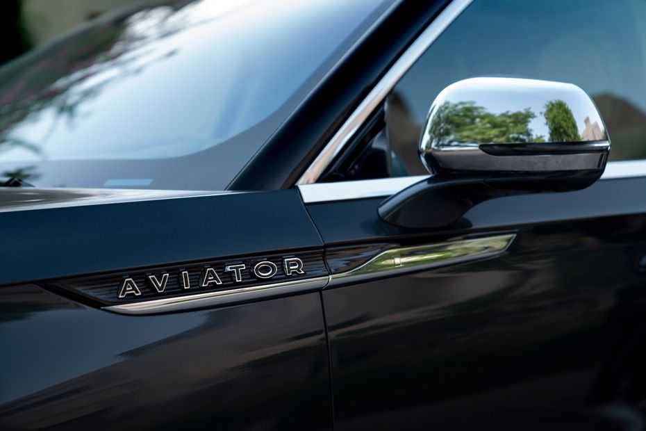 لينكون أفياتور Drivers Side Mirror Front Angle لينكون أفياتور Drivers Side Mirror Front Angle
