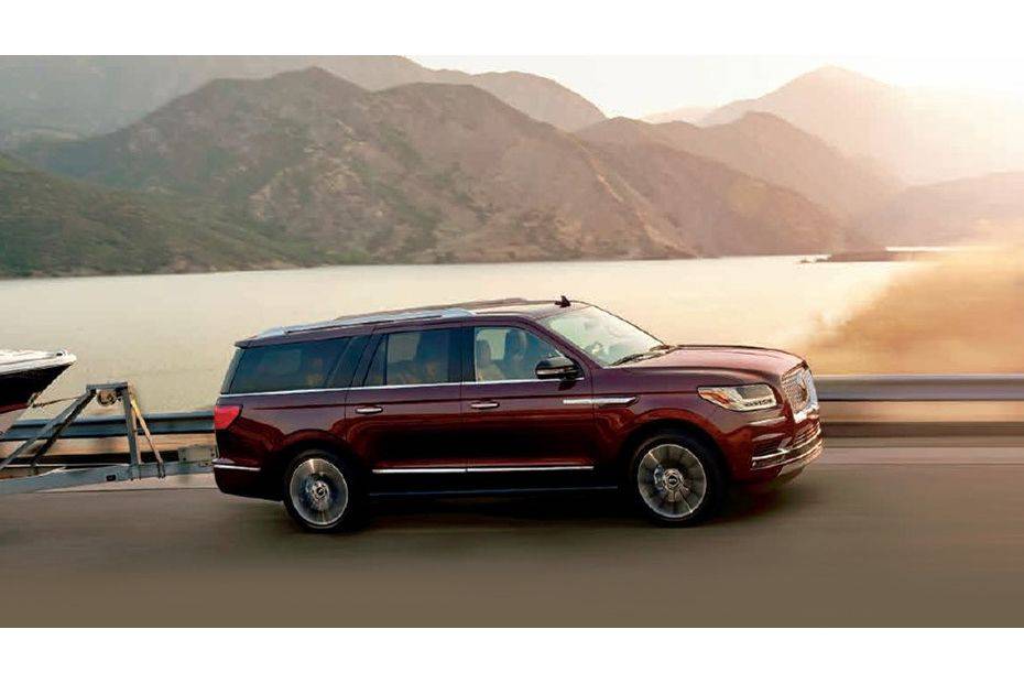 Lincoln Navigator (2012-2021) Front Cross Side View Lincoln Navigator (2012-2021) Front Cross Side View