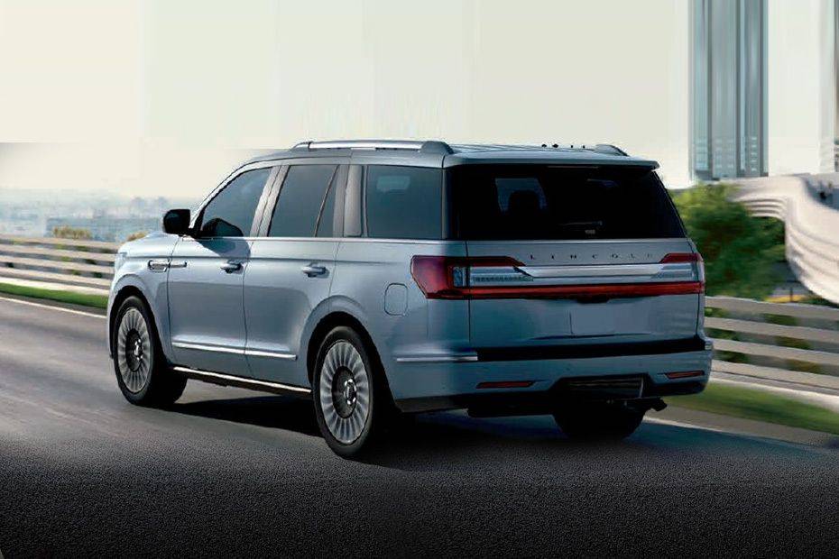 Rear Cross Side View of Lincoln Navigator (2012-2021) Rear Cross Side View of Lincoln Navigator (2012-2021)