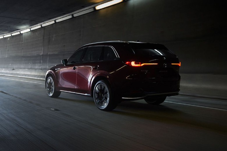 Rear Cross Side View of Mazda CX-90