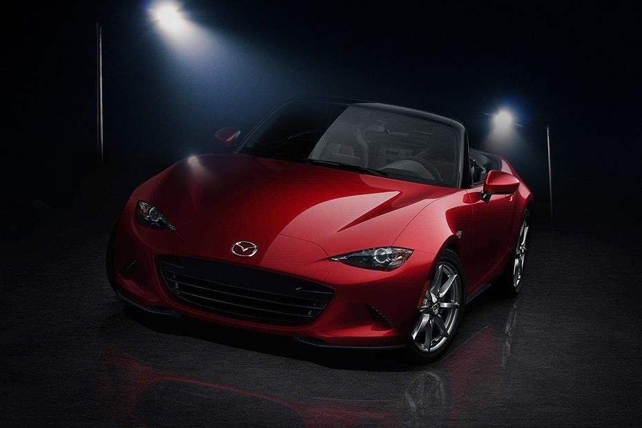 MX-5 Front deep low Angle View MX-5 Front deep low Angle View