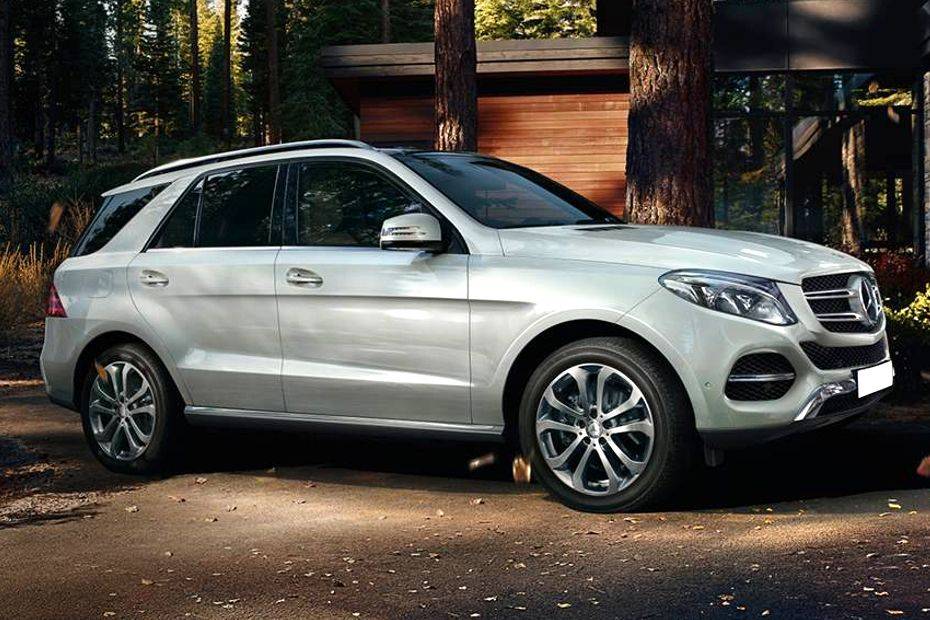 Mercedes-Benz GLE-Class Front Cross Side View Mercedes-Benz GLE-Class Front Cross Side View