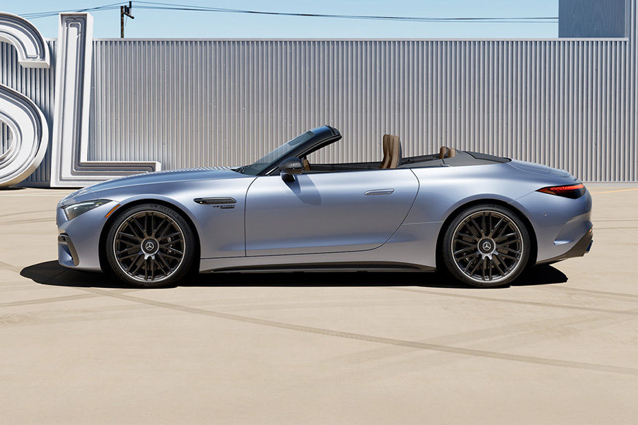 إيه إم جي إس إل 2026  Side view