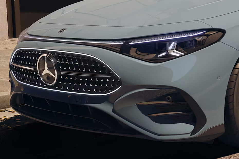 2026 سي إل إيه Grille View