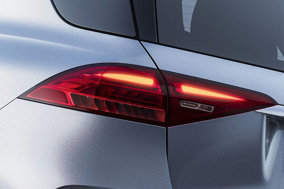 إيه إم جي جي إل إي إس يو في Tail light