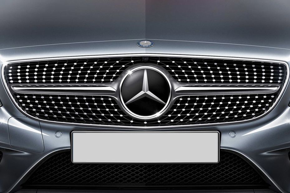 CLS-Class Coupe Grille View CLS-Class Coupe Grille View