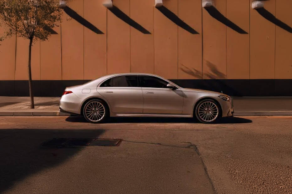 S-Class Sedan Medium Angle Front View S-Class Sedan Medium Angle Front View