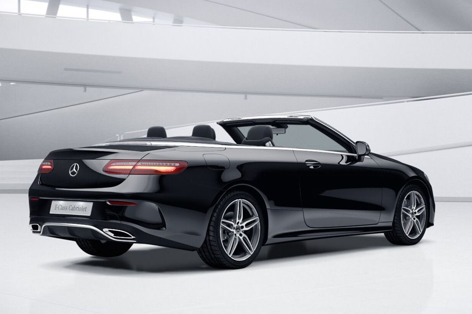 الفئة - إي كابريوليه Rear angle view الفئة - إي كابريوليه Rear angle view