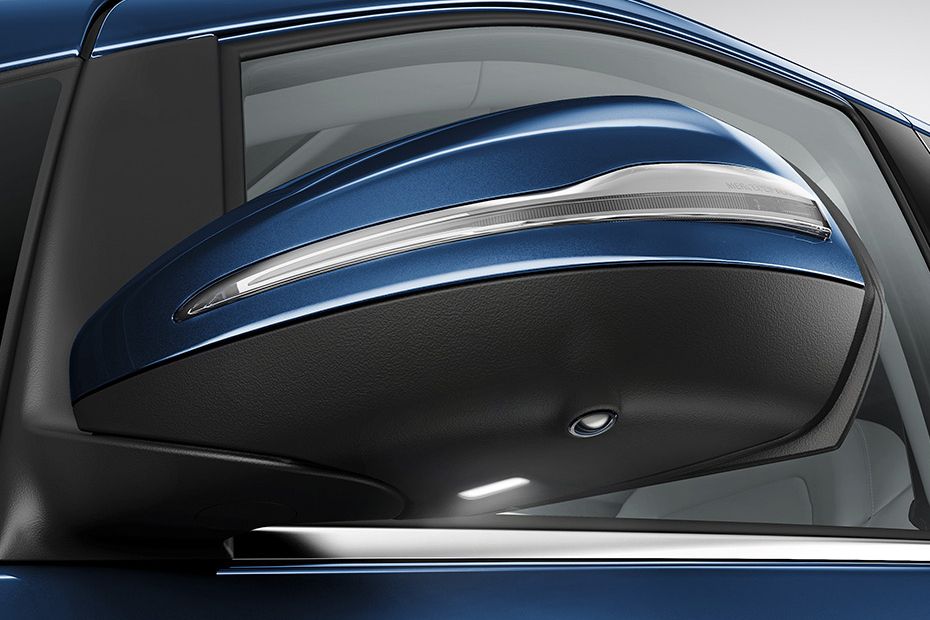 مرسيدس بنز الفئة V Drivers Side Mirror Front Angle مرسيدس بنز الفئة V Drivers Side Mirror Front Angle