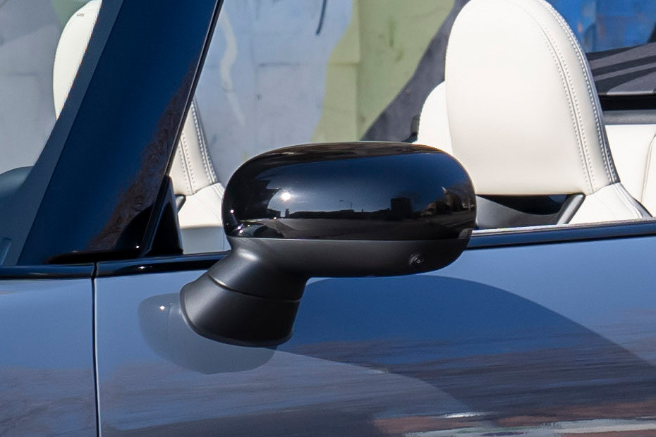 ميني كونفرتيبل Drivers Side Mirror Front Angle ميني كونفرتيبل Drivers Side Mirror Front Angle