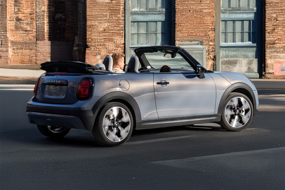 كونفرتيبل Rear angle view كونفرتيبل Rear angle view