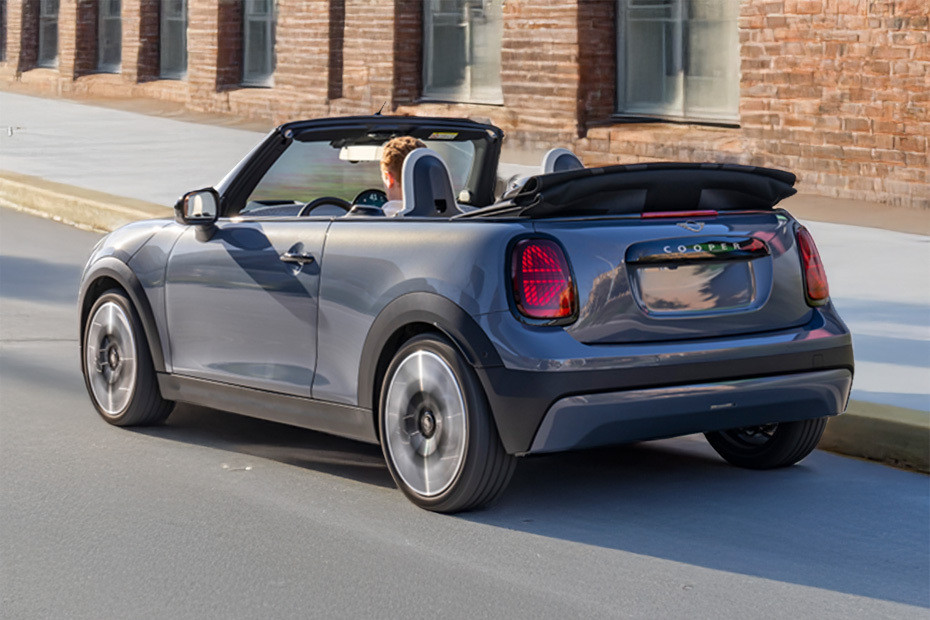 Rear Medium View of ميني كونفرتيبل Rear Medium View of ميني كونفرتيبل
