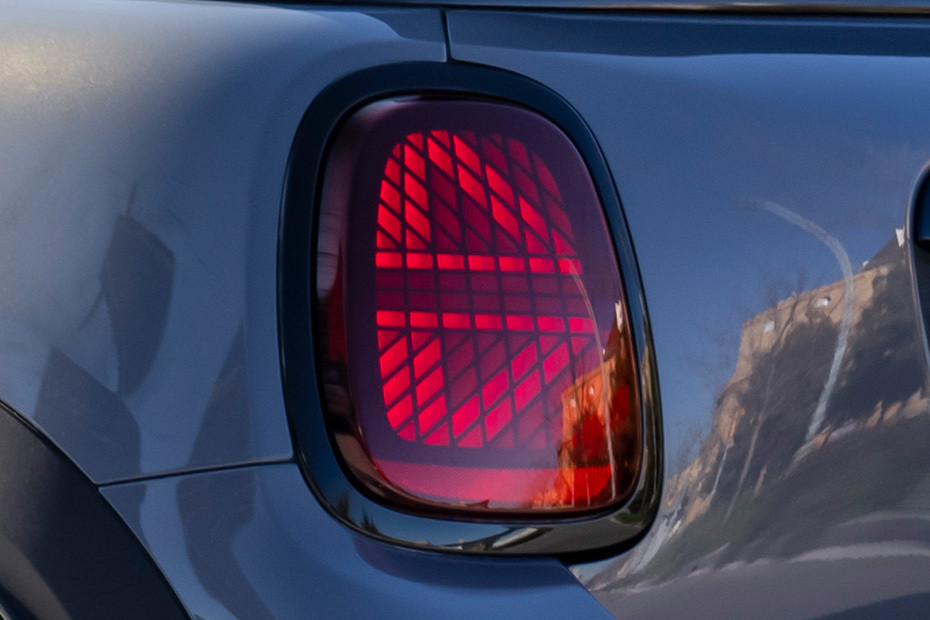 كونفرتيبل Tail light كونفرتيبل Tail light