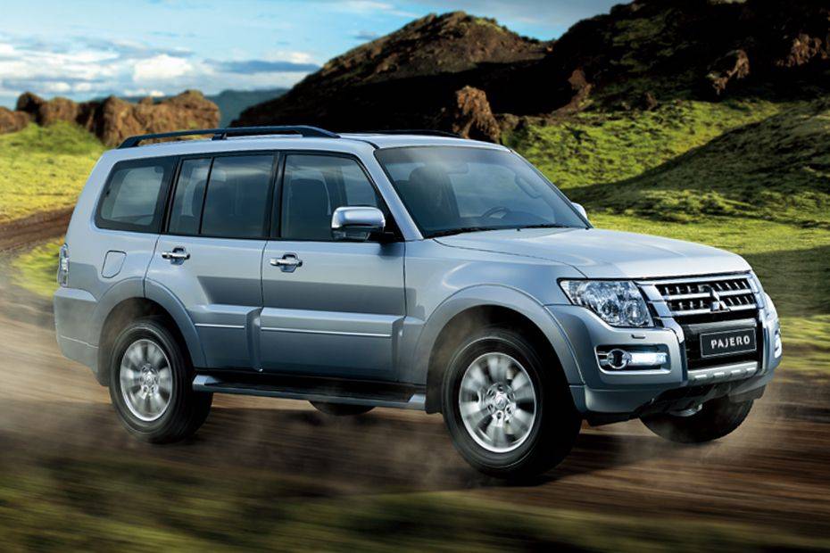 ميتسوبيشي Pajero Front Cross Side View ميتسوبيشي Pajero Front Cross Side View