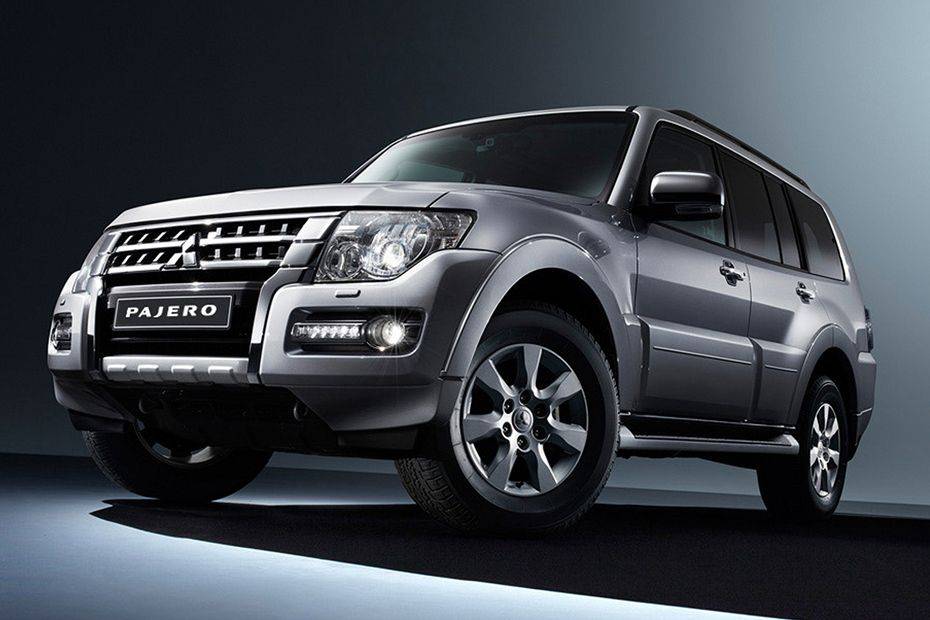 Pajero Front deep low Angle View Pajero Front deep low Angle View
