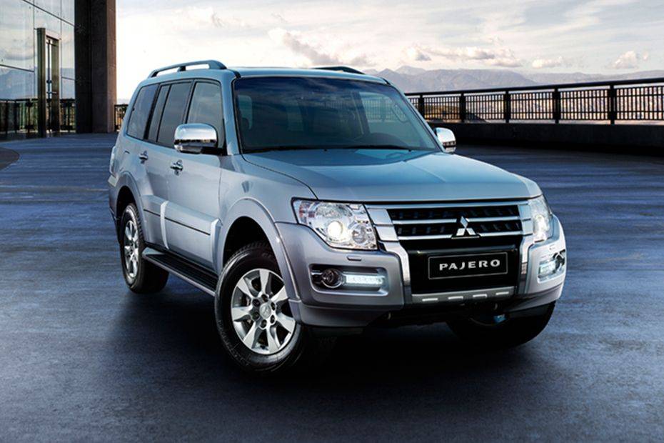 ميتسوبيشي Pajero Front Medium View ميتسوبيشي Pajero Front Medium View