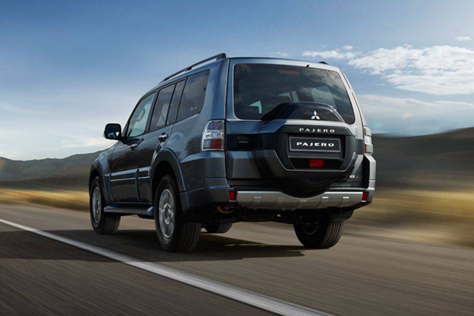 Rear Cross Side View of ميتسوبيشي Pajero Rear Cross Side View of ميتسوبيشي Pajero