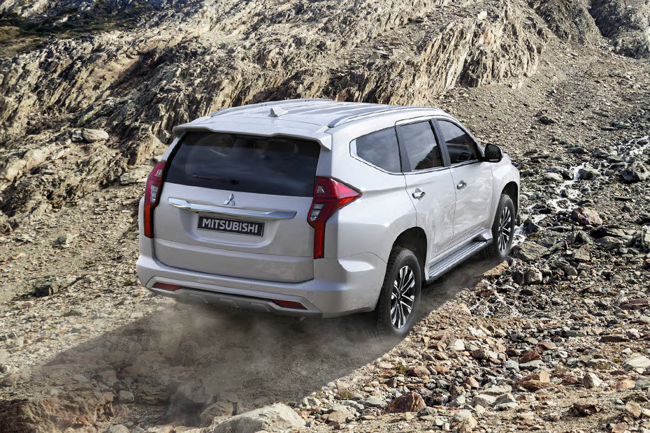 مونتيرو سبورت Rear angle view مونتيرو سبورت Rear angle view