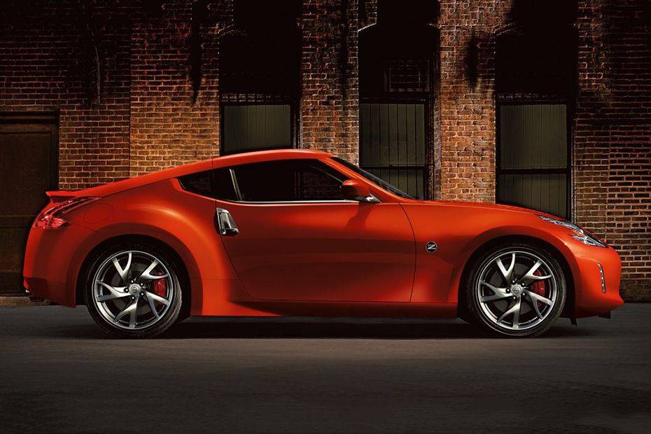 نيسان 370Z Coupe Drivers Sideview نيسان 370Z Coupe Drivers Sideview