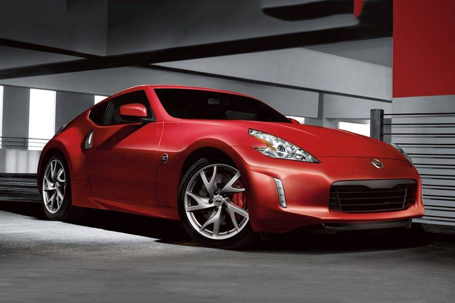 نيسان 370Z Coupe Front Cross Side View نيسان 370Z Coupe Front Cross Side View