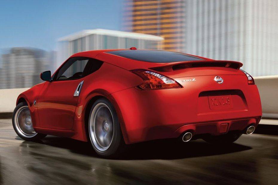 Rear Cross Side View of نيسان 370Z Coupe Rear Cross Side View of نيسان 370Z Coupe