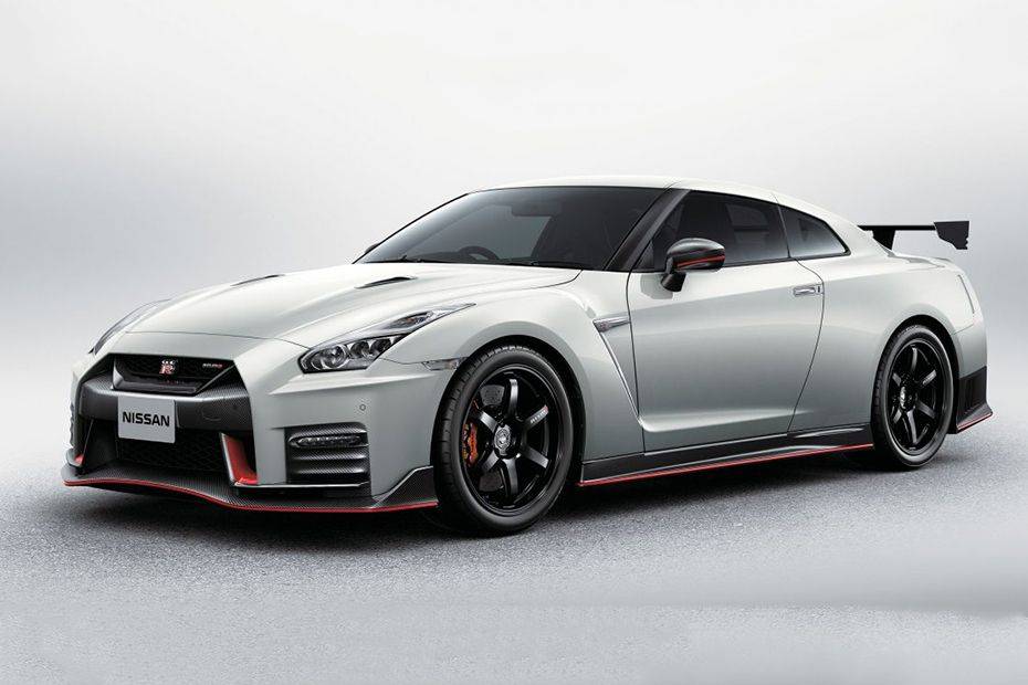 Nissan GT-R Nismo Front angle low view Nissan GT-R Nismo Front angle low view