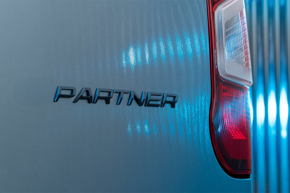 بارتنر Tail light بارتنر Tail light