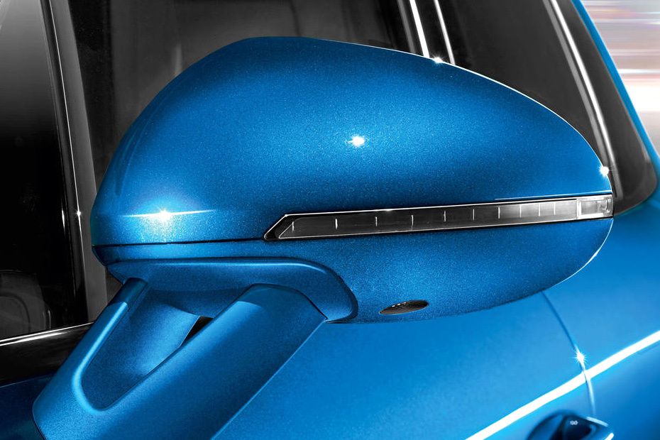 بورش ماكان Drivers Side Mirror Front Angle بورش ماكان Drivers Side Mirror Front Angle