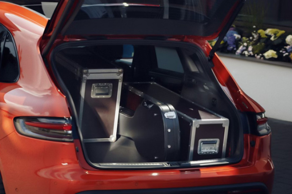 Trunk Open Closer View of Macan Trunk Open Closer View of Macan