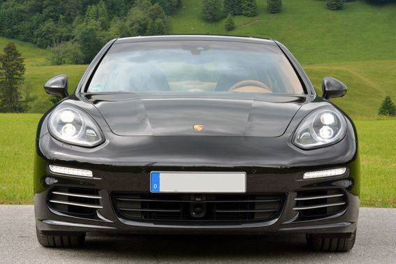 Porsche Panamera 4S Saudi Arabia