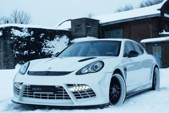 بورش Panamera Turbo Front angle low view بورش Panamera Turbo Front angle low view