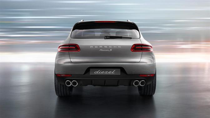Full Rear View of بورش Macan S Diesel Full Rear View of بورش Macan S Diesel