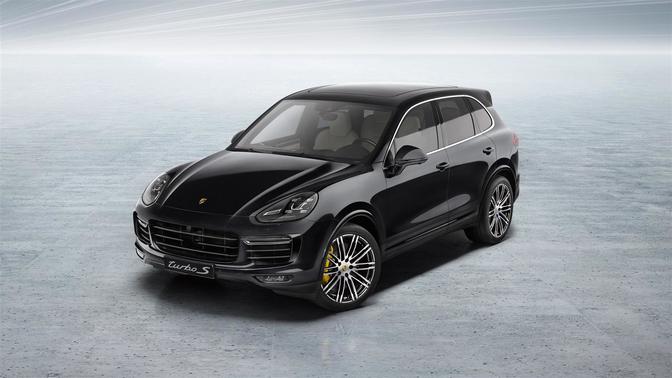بورش Cayenne Turbo S Front Angle High View بورش Cayenne Turbo S Front Angle High View