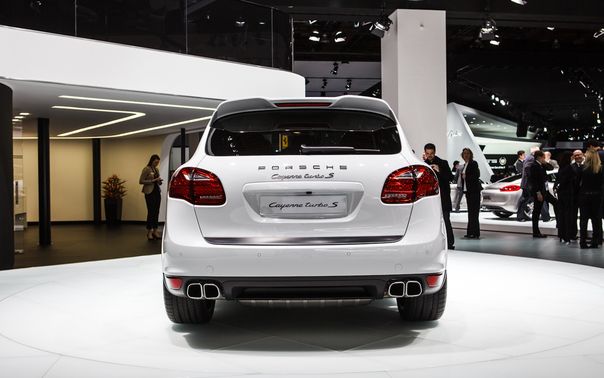 Full Rear View of بورش Cayenne Turbo S Full Rear View of بورش Cayenne Turbo S