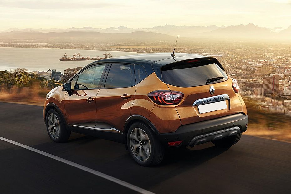 Rear Cross Side View of Renault Captur Rear Cross Side View of Renault Captur