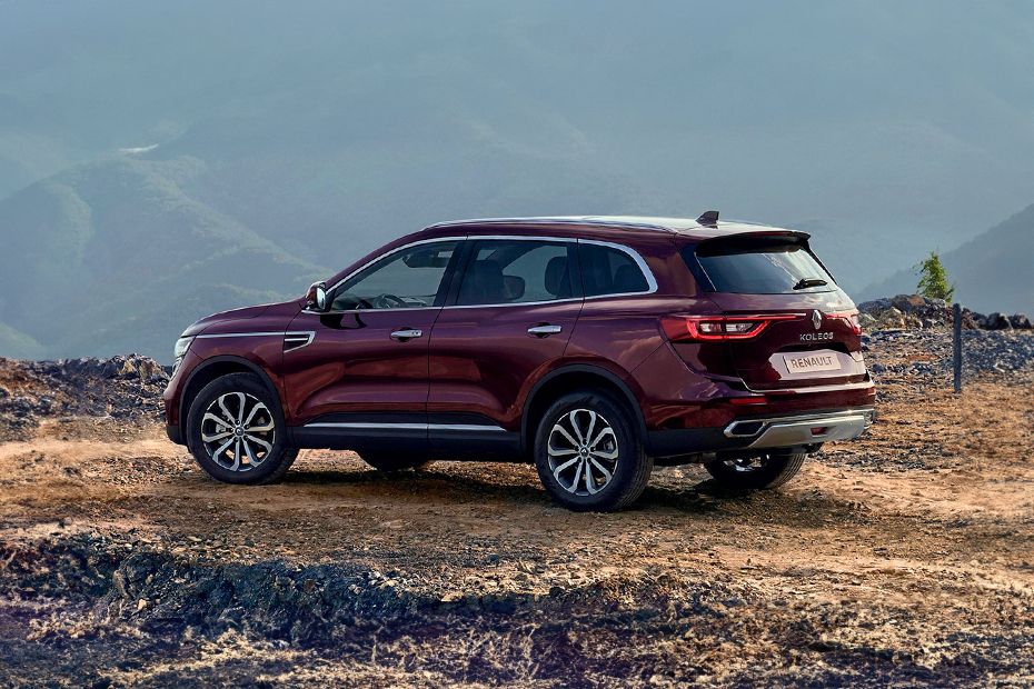 Rear Cross Side View of Renault Koleos (2022-2024) Rear Cross Side View of Renault Koleos (2022-2024)