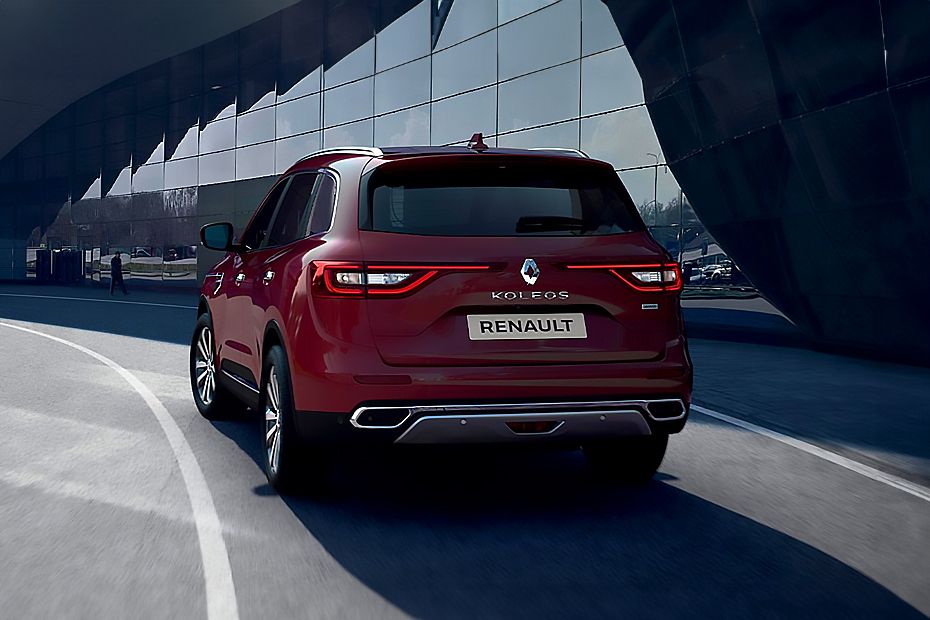 Rear Medium View of Renault Koleos (2022-2024) Rear Medium View of Renault Koleos (2022-2024)