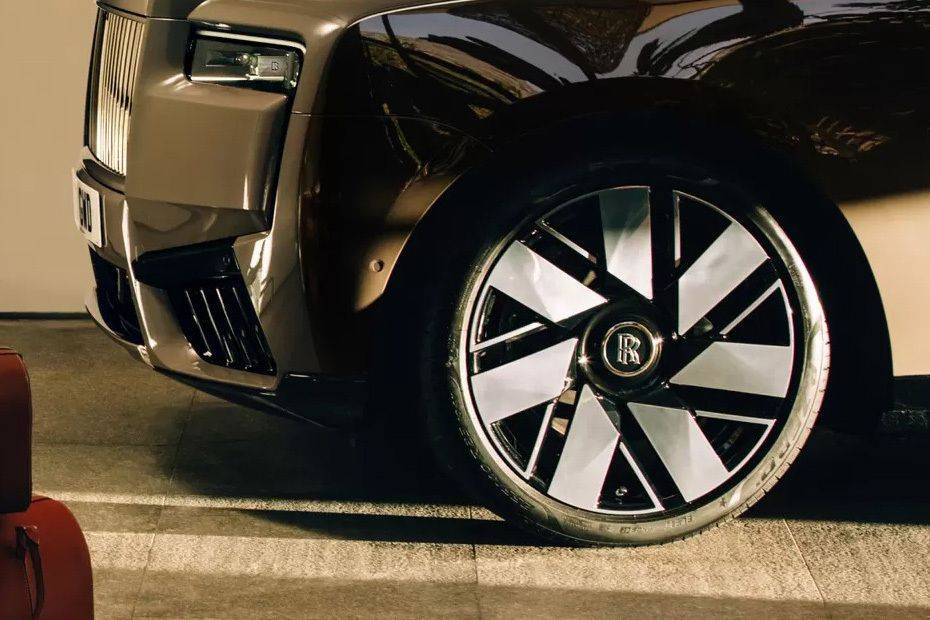 رولز رويس كولينان 6.7L Black Badge AT AWD 5DR 2025 العربيةالسعودية