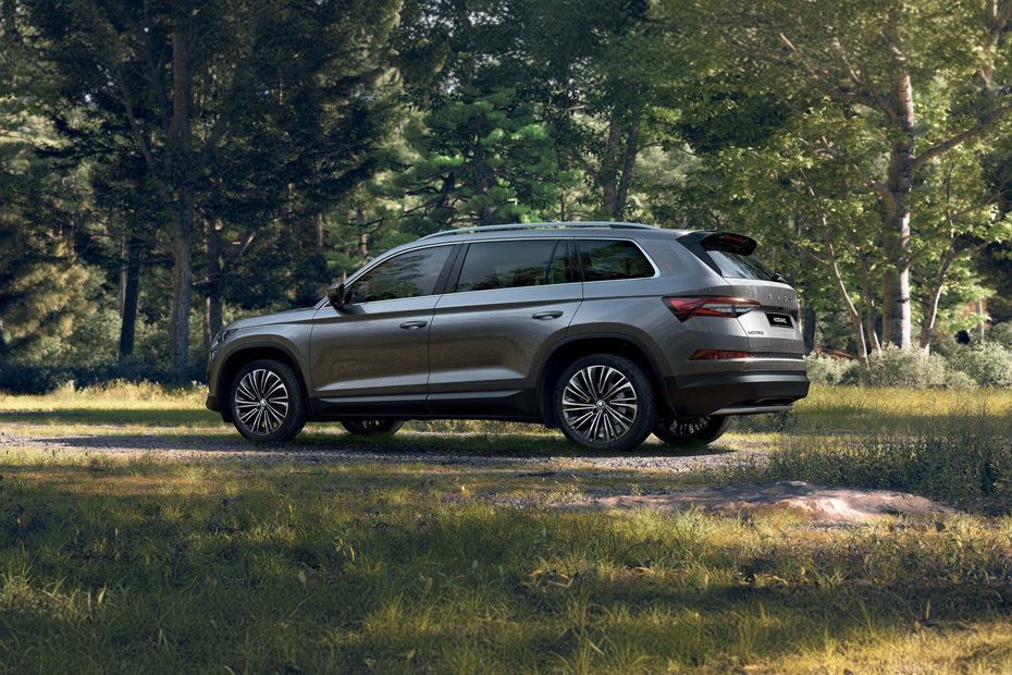 Rear Cross View of Skoda Kodiaq Rear Cross View of Skoda Kodiaq