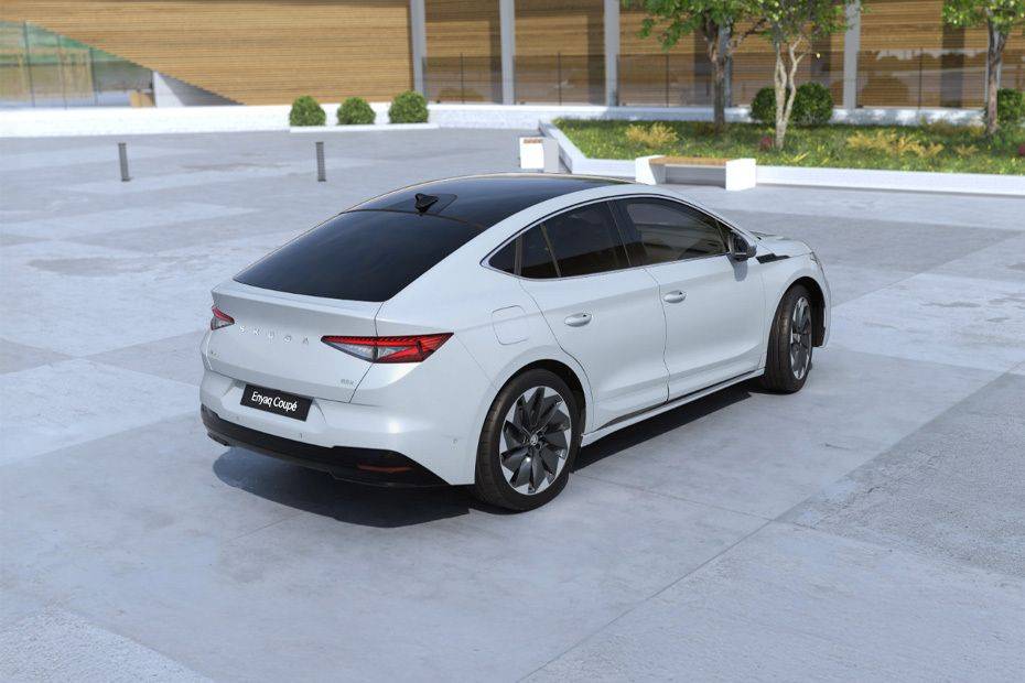 إينياك كوبيه Rear angle view إينياك كوبيه Rear angle view