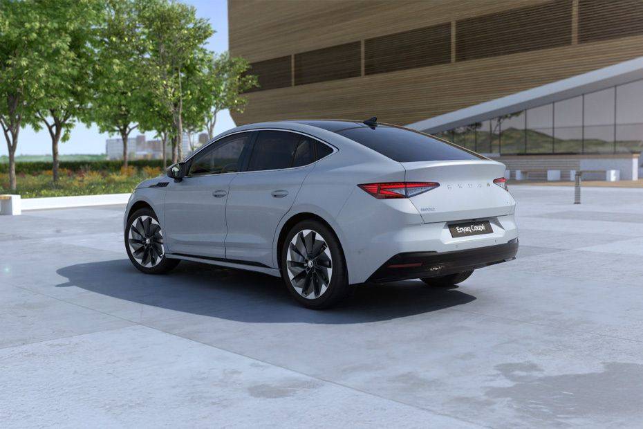 Rear Cross Side View of سكودا إينياك كوبيه Rear Cross Side View of سكودا إينياك كوبيه