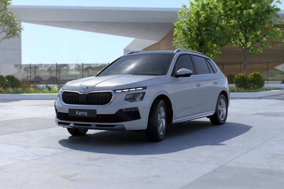 Skoda Kamiq Front angle low view Skoda Kamiq Front angle low view