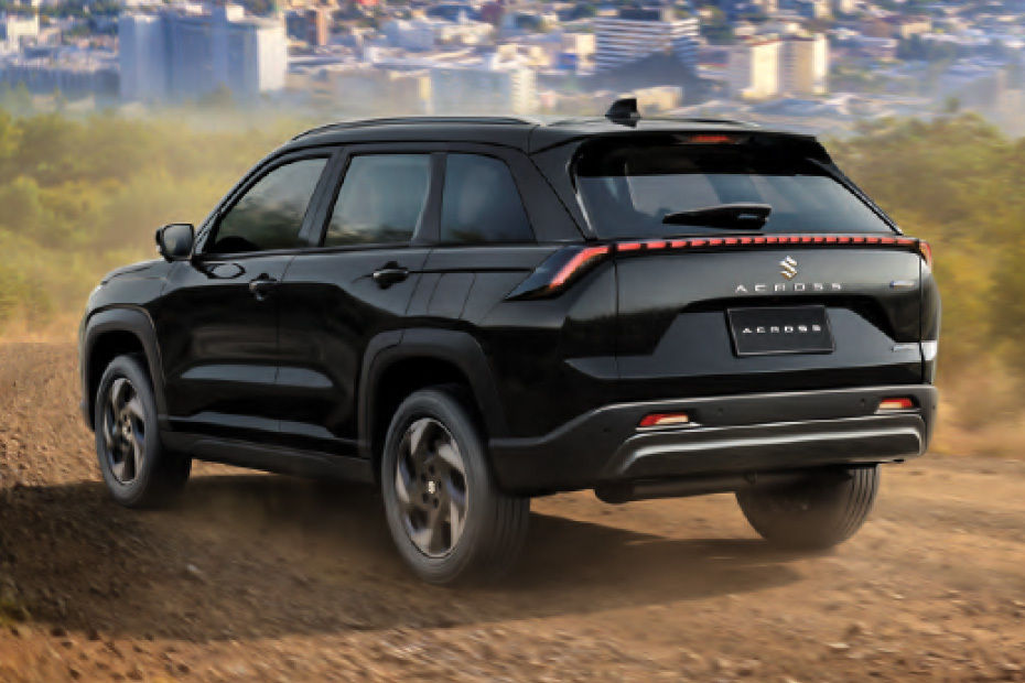 Rear Cross Side View of سوزوكي أكروس