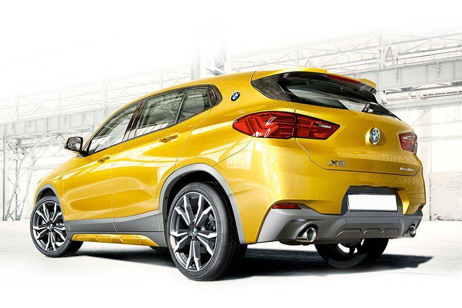 Rear Cross Side View of BMW X2 (2022-2023) Rear Cross Side View of BMW X2 (2022-2023)