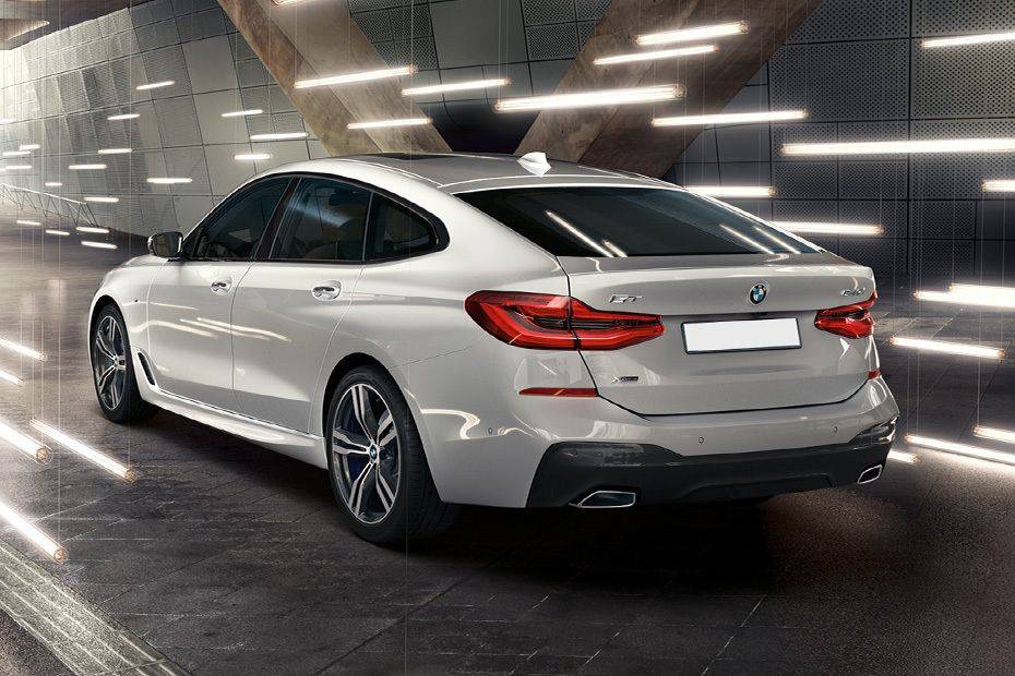 Rear Cross Side View of بي إم دبليو 6 Series Gran Turismo Rear Cross Side View of بي إم دبليو 6 Series Gran Turismo