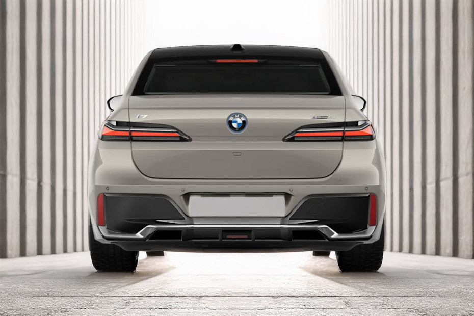 Full Rear View of BMW 7 Series Full Rear View of BMW 7 Series
