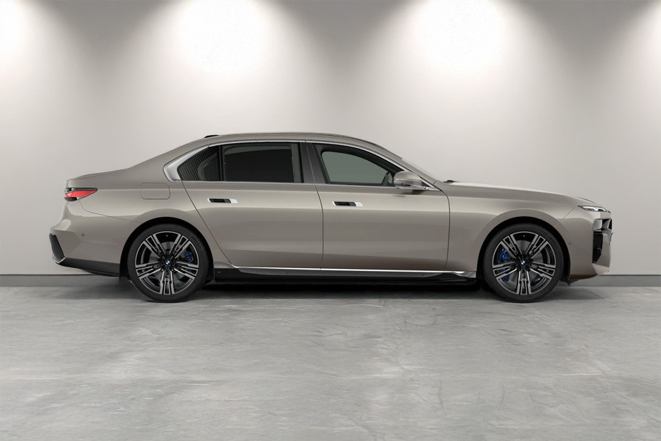 7 Series Medium Angle Front View 7 Series Medium Angle Front View